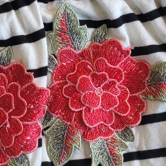 West Kei Red Black White Floral 1/2 Bell Sleeves Tunic Shirt Blouse Size L Large - Picture 11 of 13